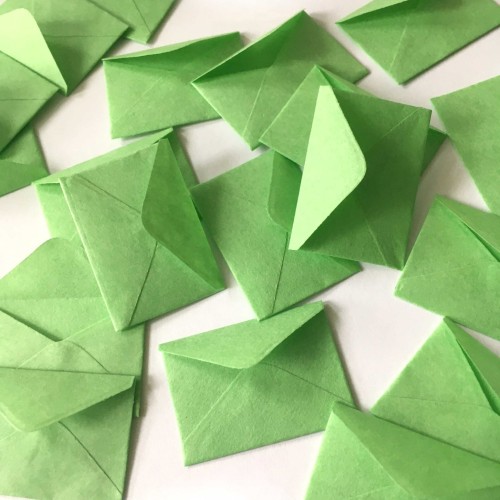 25-szt-miniaturowe-koperty-ZIELONE-mini-3-1x2-2cm-scrapbooking-lapbook.jpg