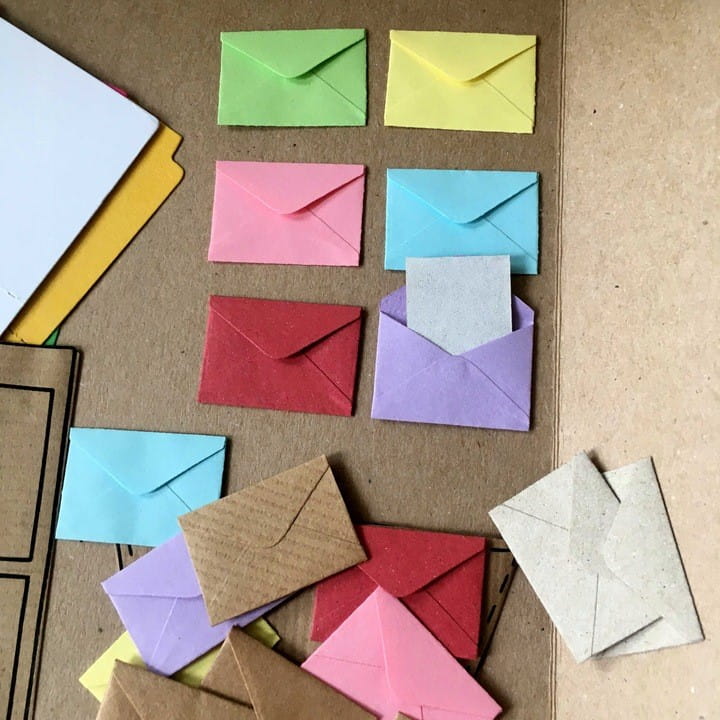 25-szt-miniaturowe-koperty-KOLOROWE-mini-3-1x2-2cm-scrapbooking-lapbook-Marka-bez-marki.jpg