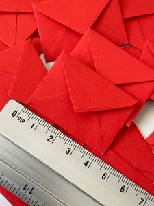 50 szt miniaturowe koperty CZERWONE mini 3x4,3 cm scrapbooking lapbook