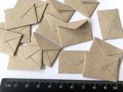 25-szt-miniaturowe-koperty-MAKULATUROWE-mini-3-1x2-2cm-scrapbooking-lapbook-Marka-bez-marki.jpg